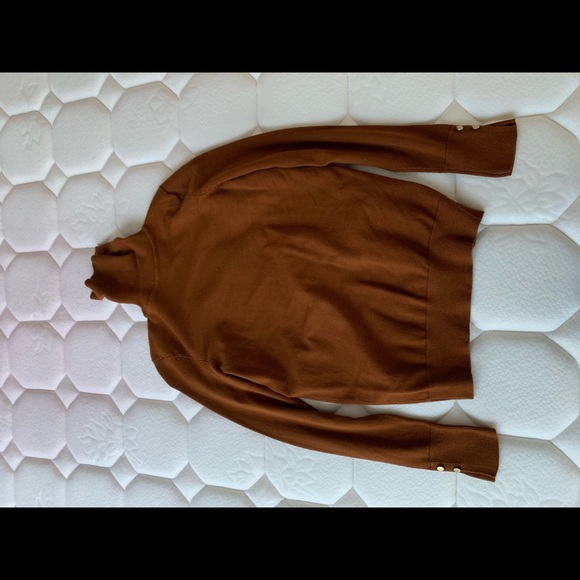 Turtleneck sweater - Picture 2 of 3